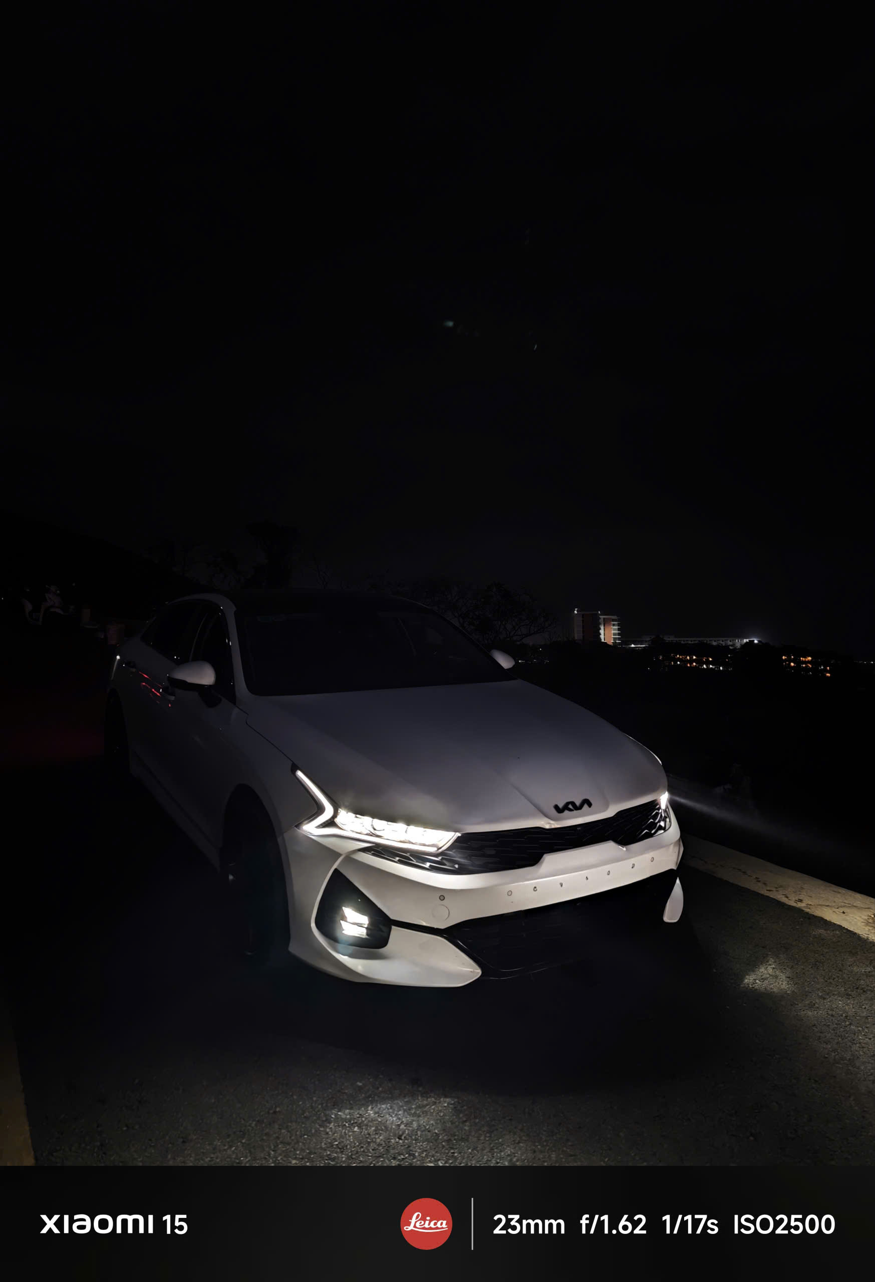 KIA K5 màu trắng